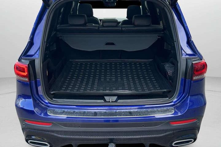 Blå Mercedes GLB220 d fra 2020