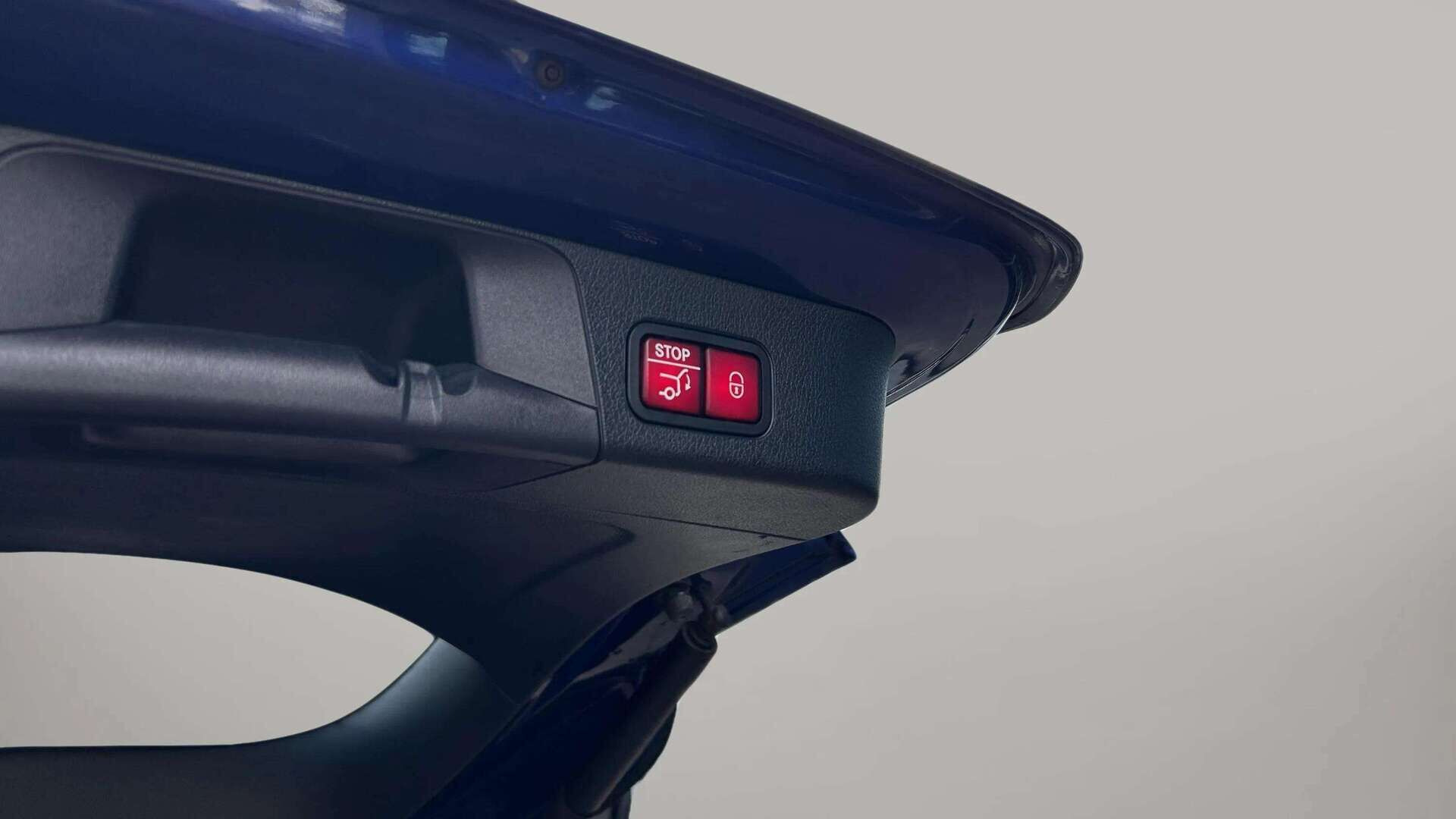 Blå Mercedes GLB220 d fra 2020