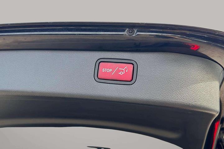 Sort Mercedes C200 fra 2022