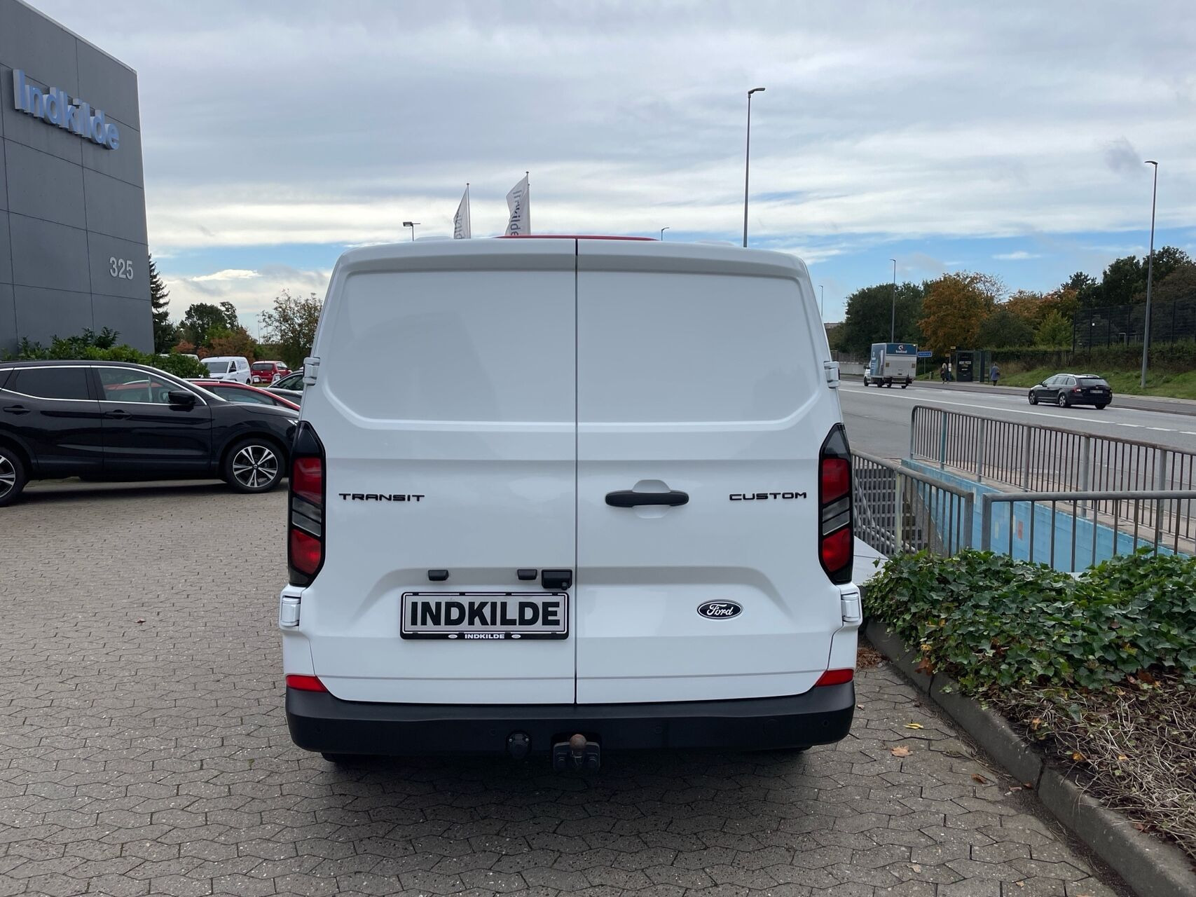 Hvid Ford Transit Custom fra 2024