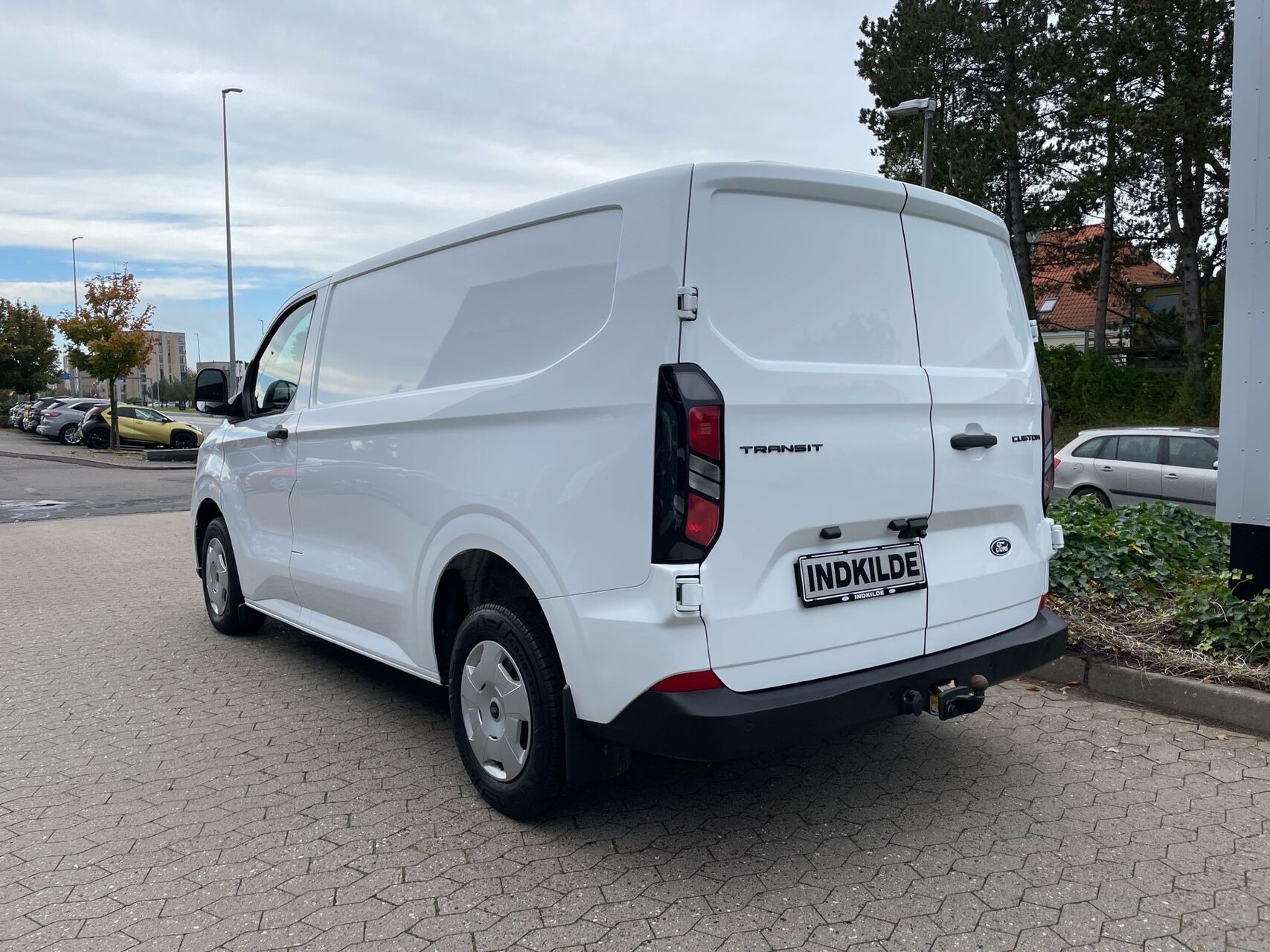 Hvid Ford Transit Custom fra 2024