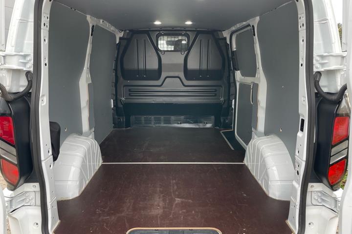Hvid Ford Transit Custom fra 2024