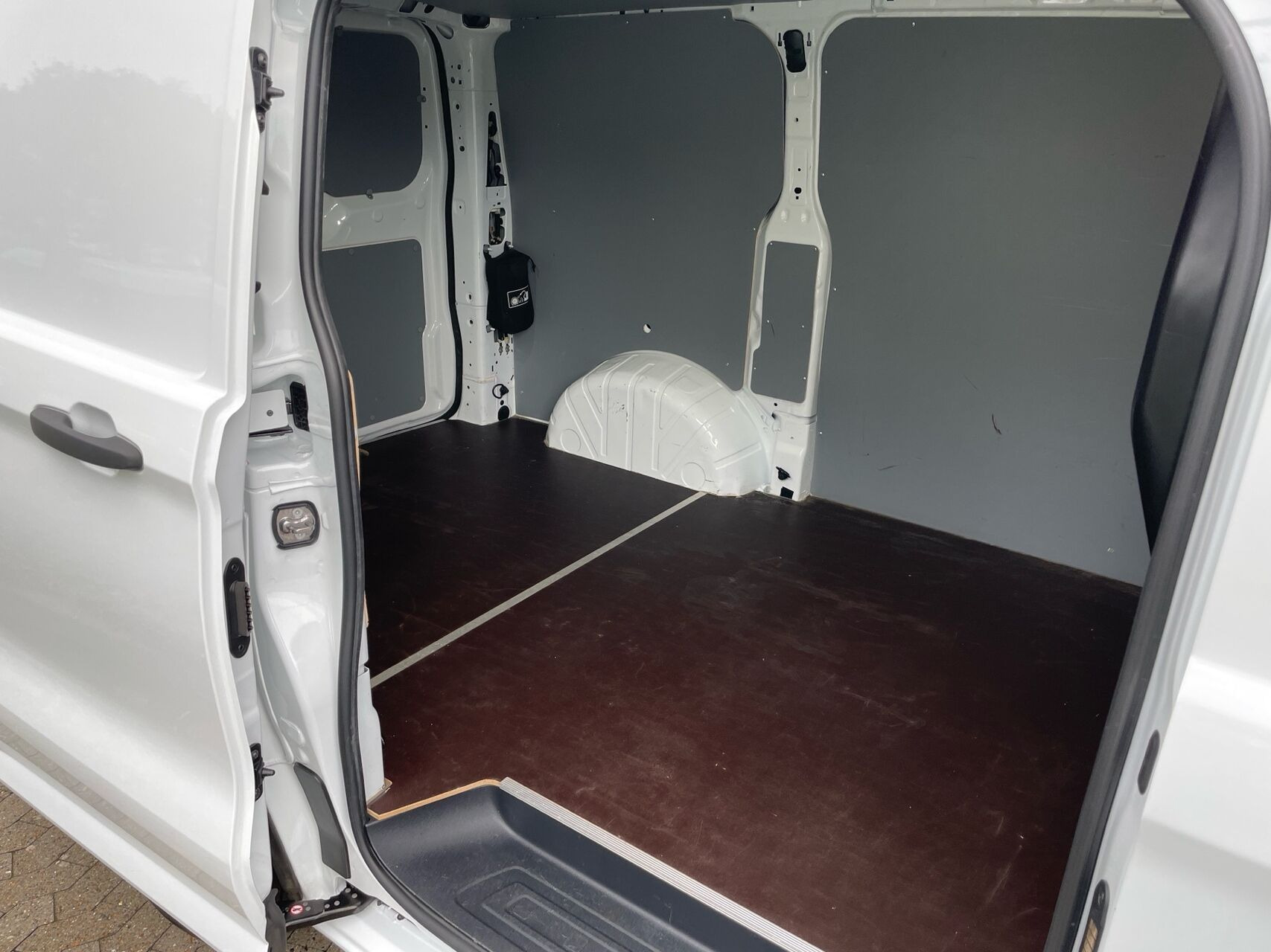 Hvid Ford Transit Custom fra 2024