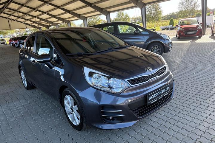 Grå Kia Rio fra 2015