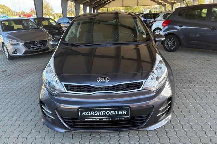 Grå Kia Rio fra 2015