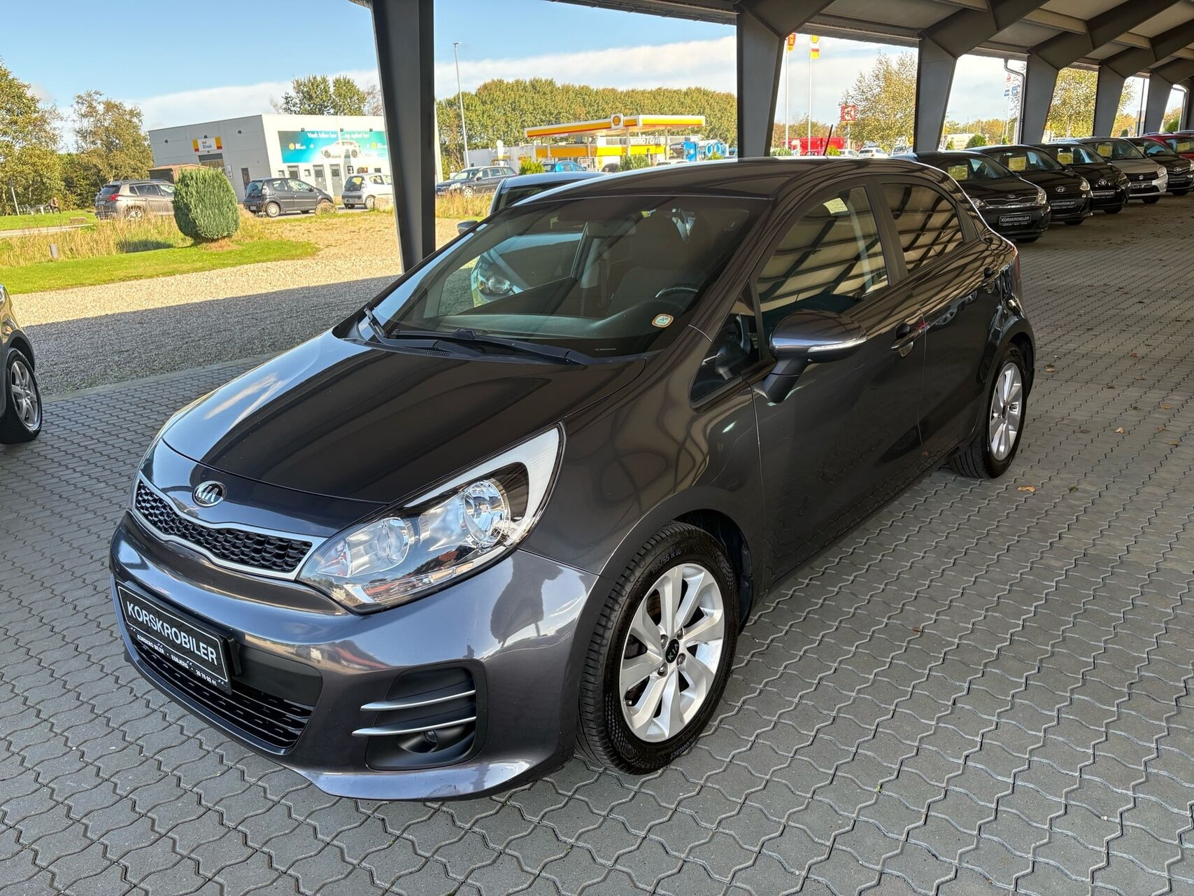 Grå Kia Rio fra 2015