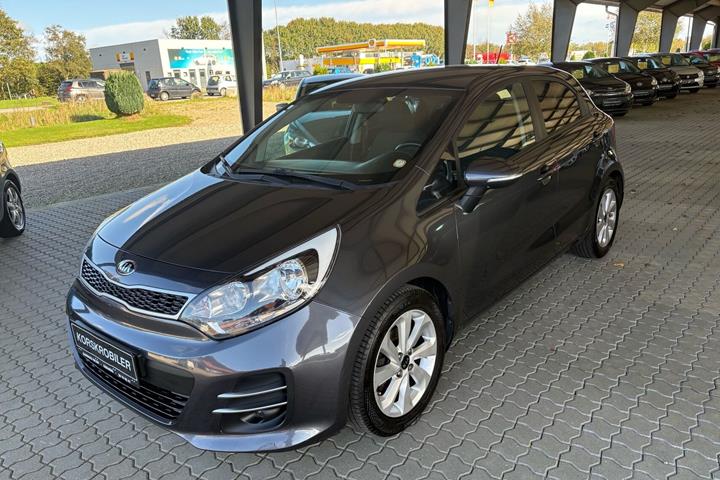 Grå Kia Rio fra 2015