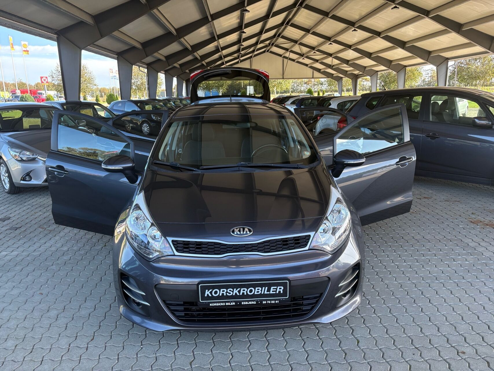 Grå Kia Rio fra 2015