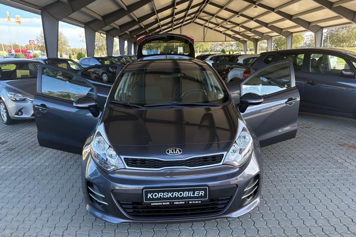 Grå Kia Rio fra 2015
