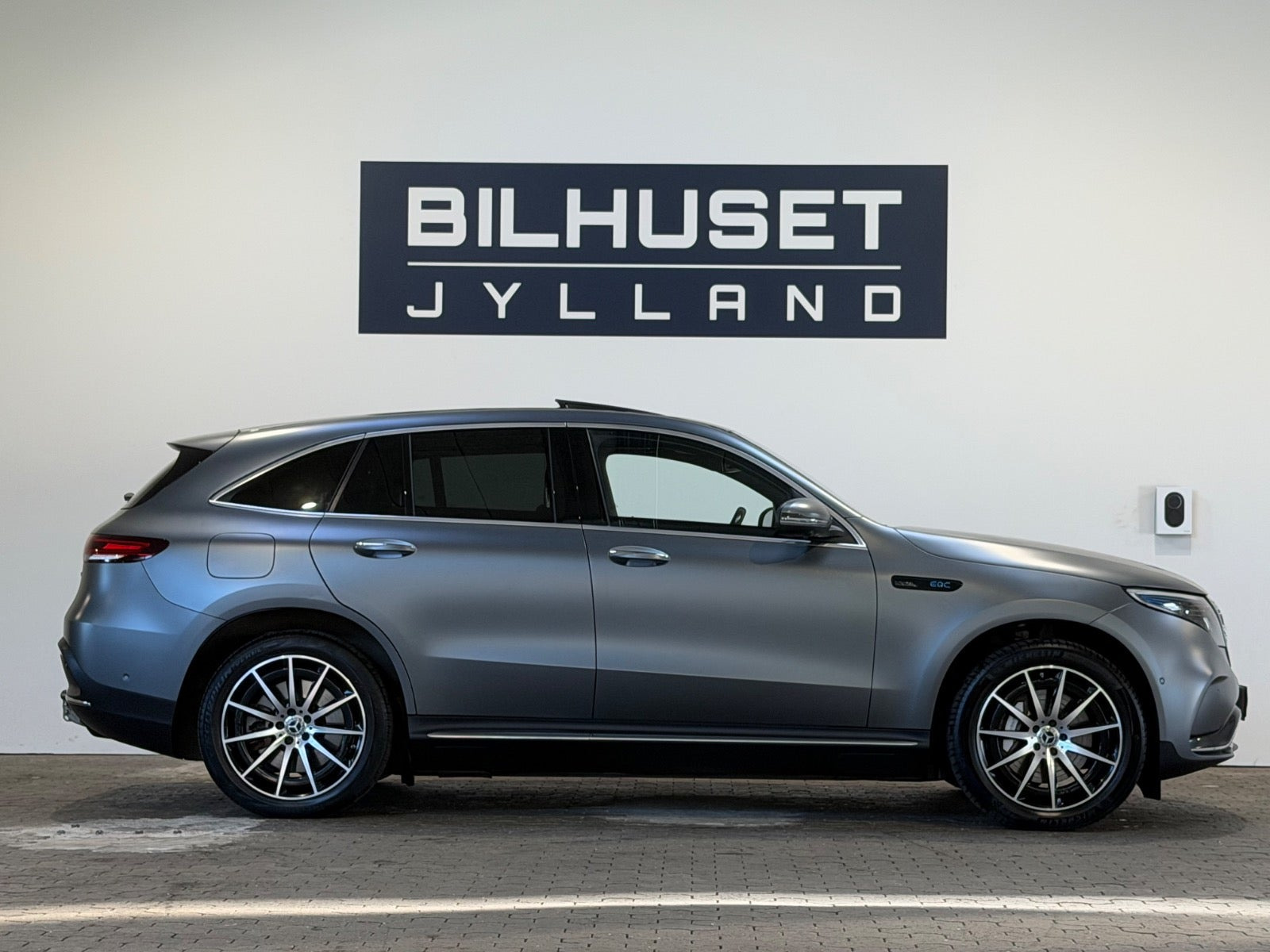 Grå Mercedes EQC400 fra 2021