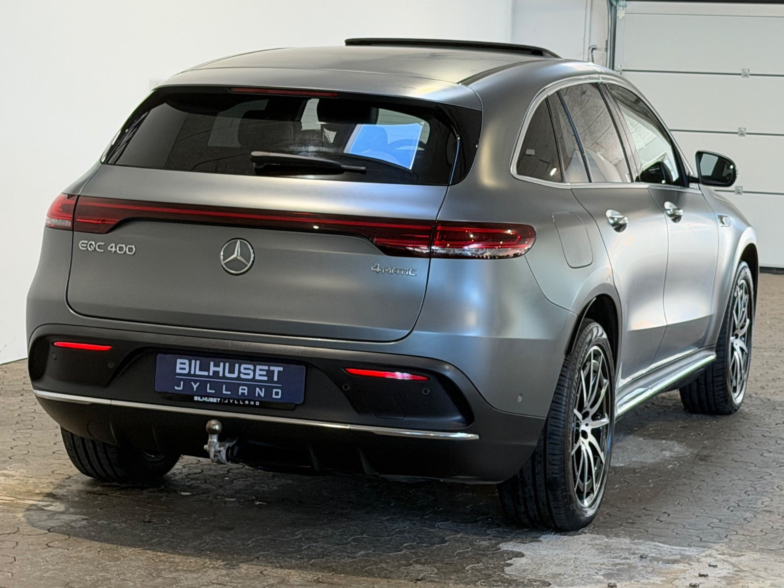 Grå Mercedes EQC400 fra 2021
