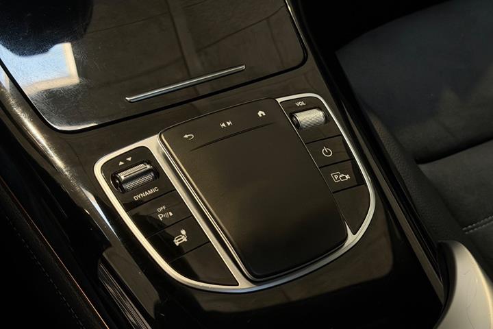 Grå Mercedes EQC400 fra 2021