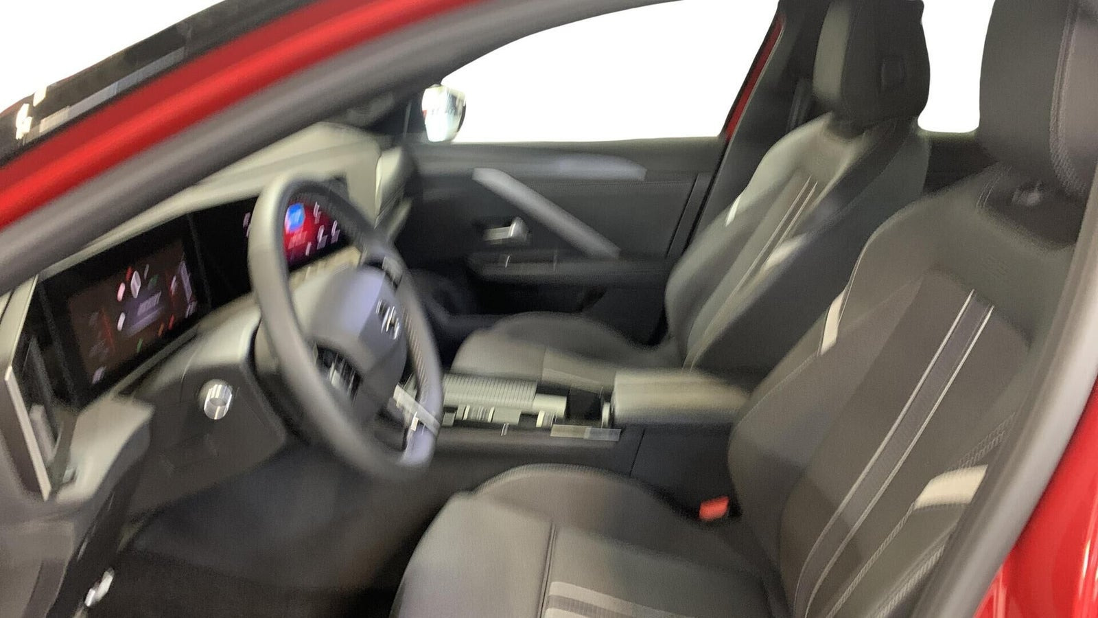 Rød Opel Astra-e fra 2024