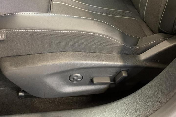Rød Opel Astra-e fra 2024