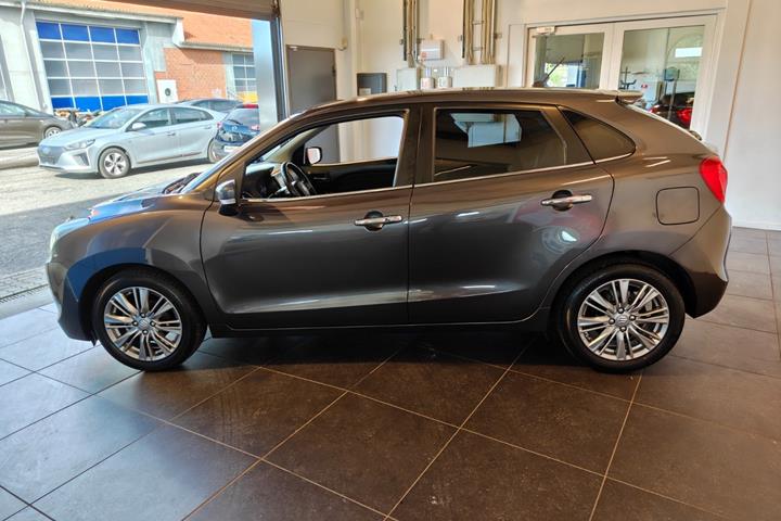 Grå Suzuki Baleno fra 2016