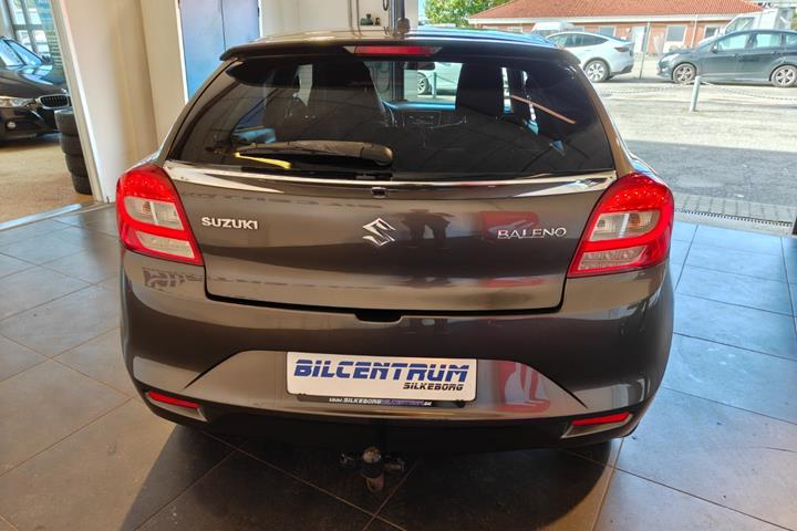 Grå Suzuki Baleno fra 2016
