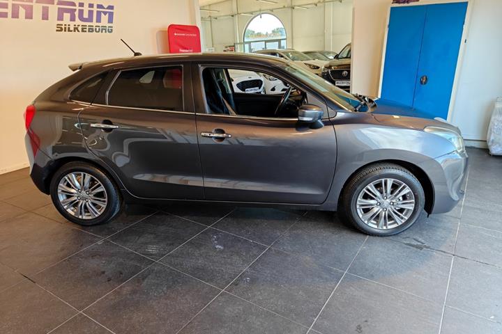 Grå Suzuki Baleno fra 2016