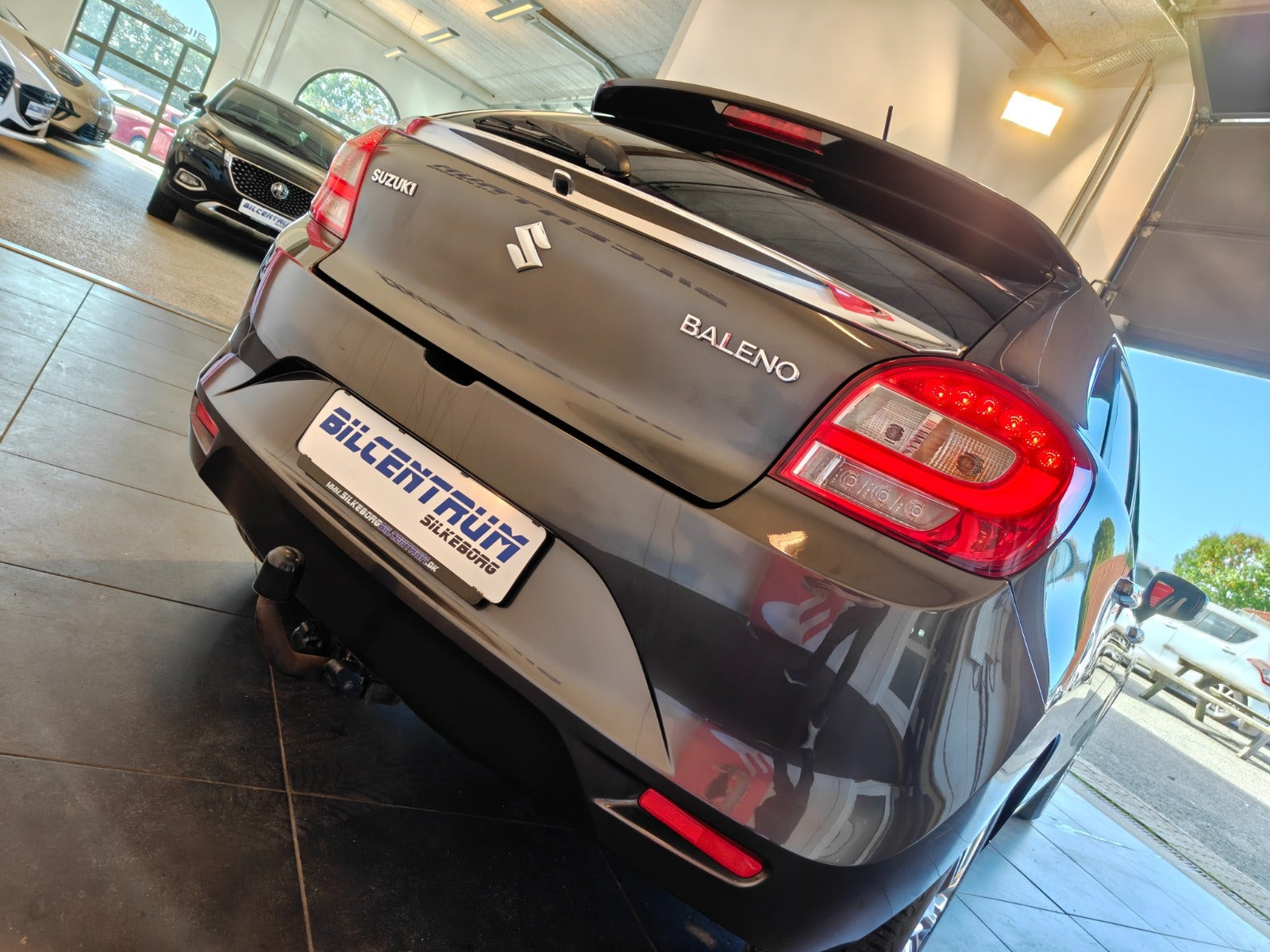 Grå Suzuki Baleno fra 2016