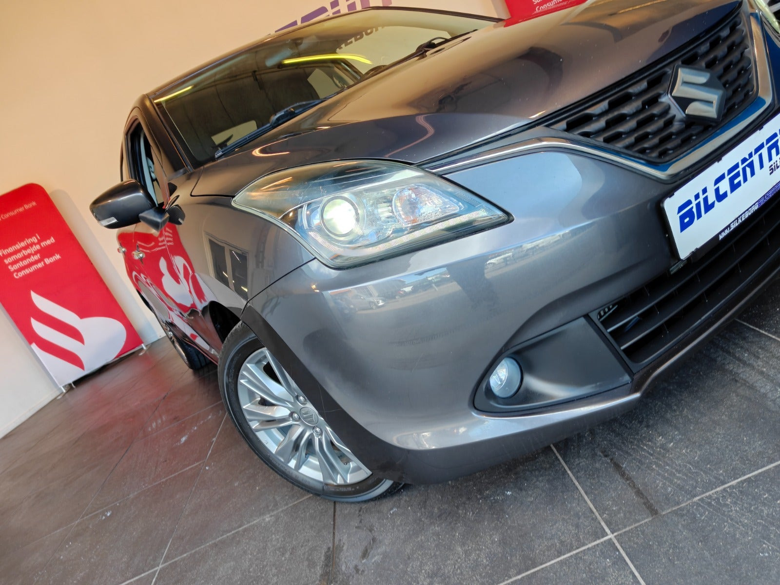 Grå Suzuki Baleno fra 2016