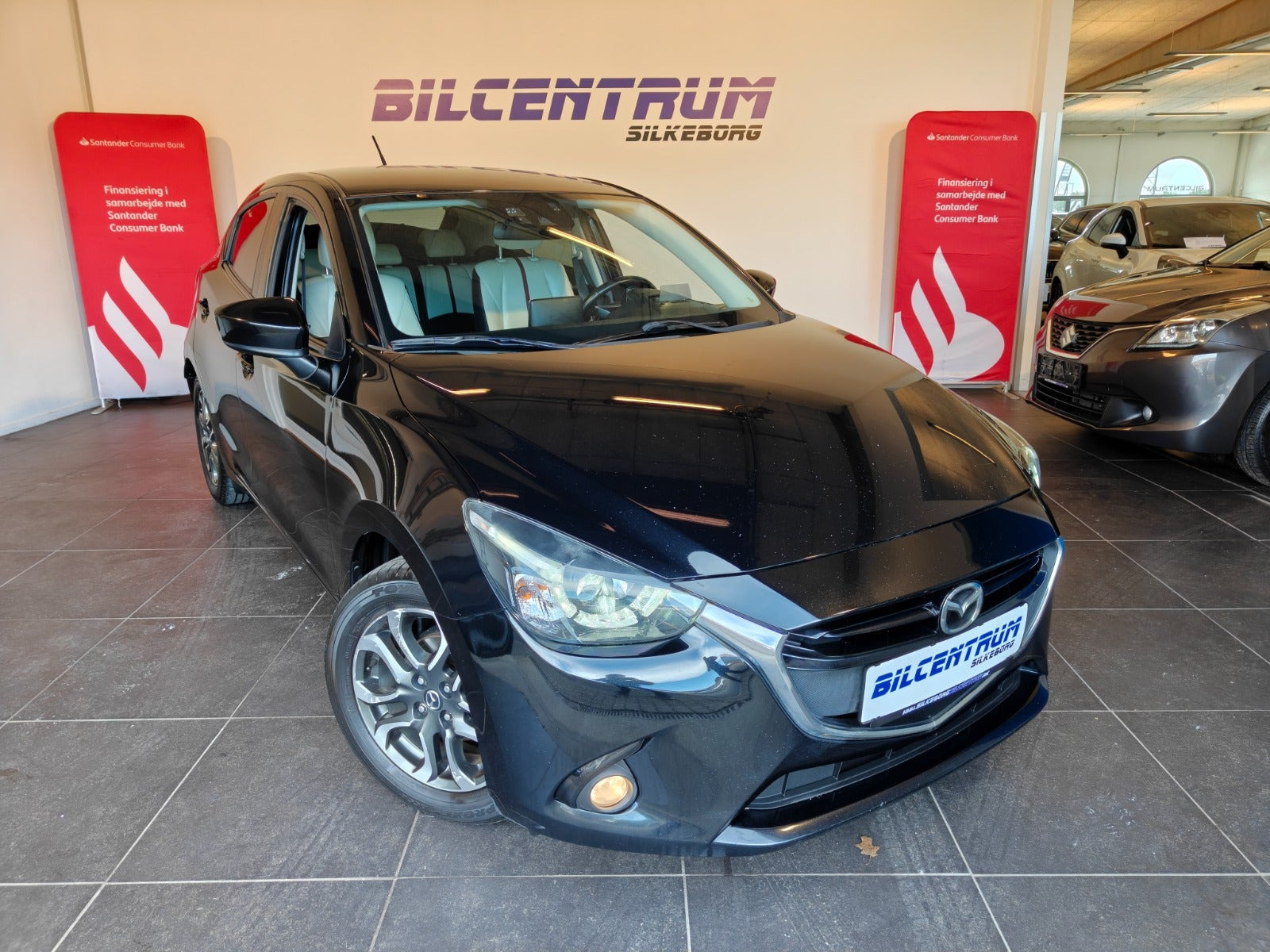 Sort Mazda 2 fra 2015