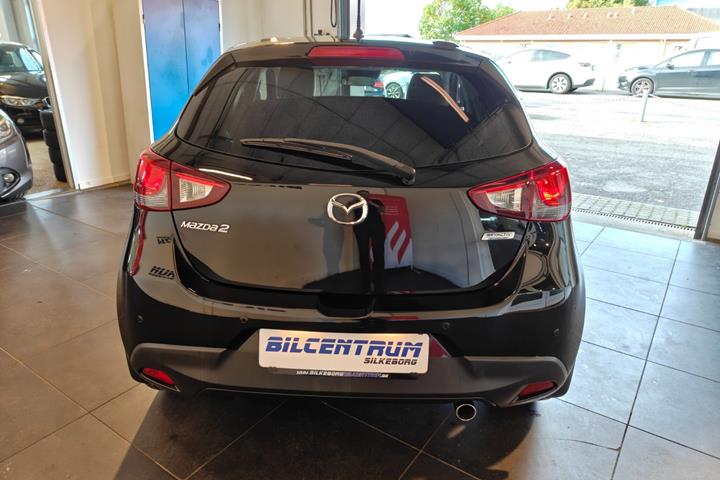 Sort Mazda 2 fra 2015