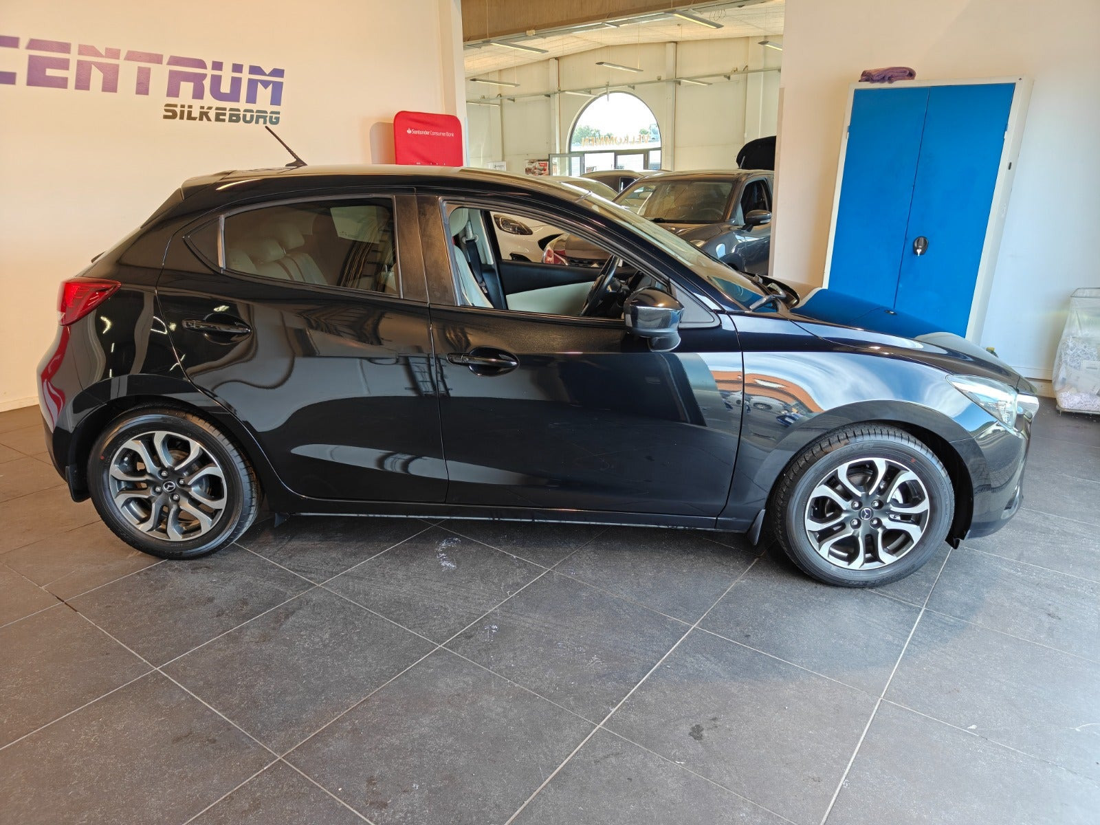 Sort Mazda 2 fra 2015