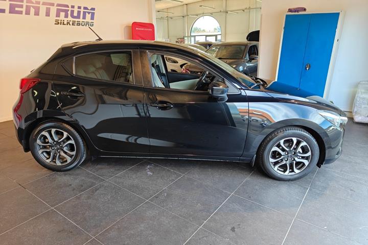 Sort Mazda 2 fra 2015