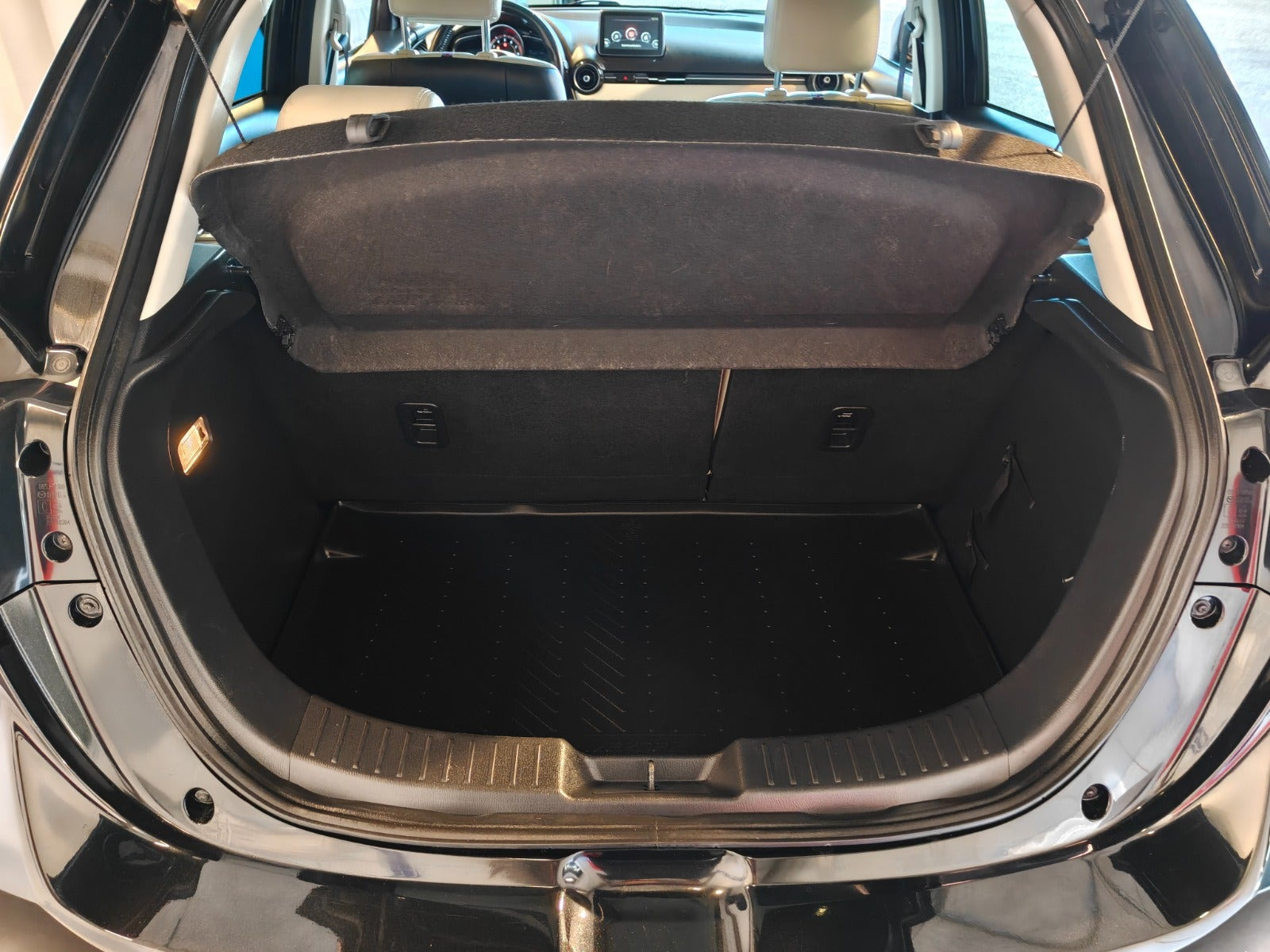 Sort Mazda 2 fra 2015