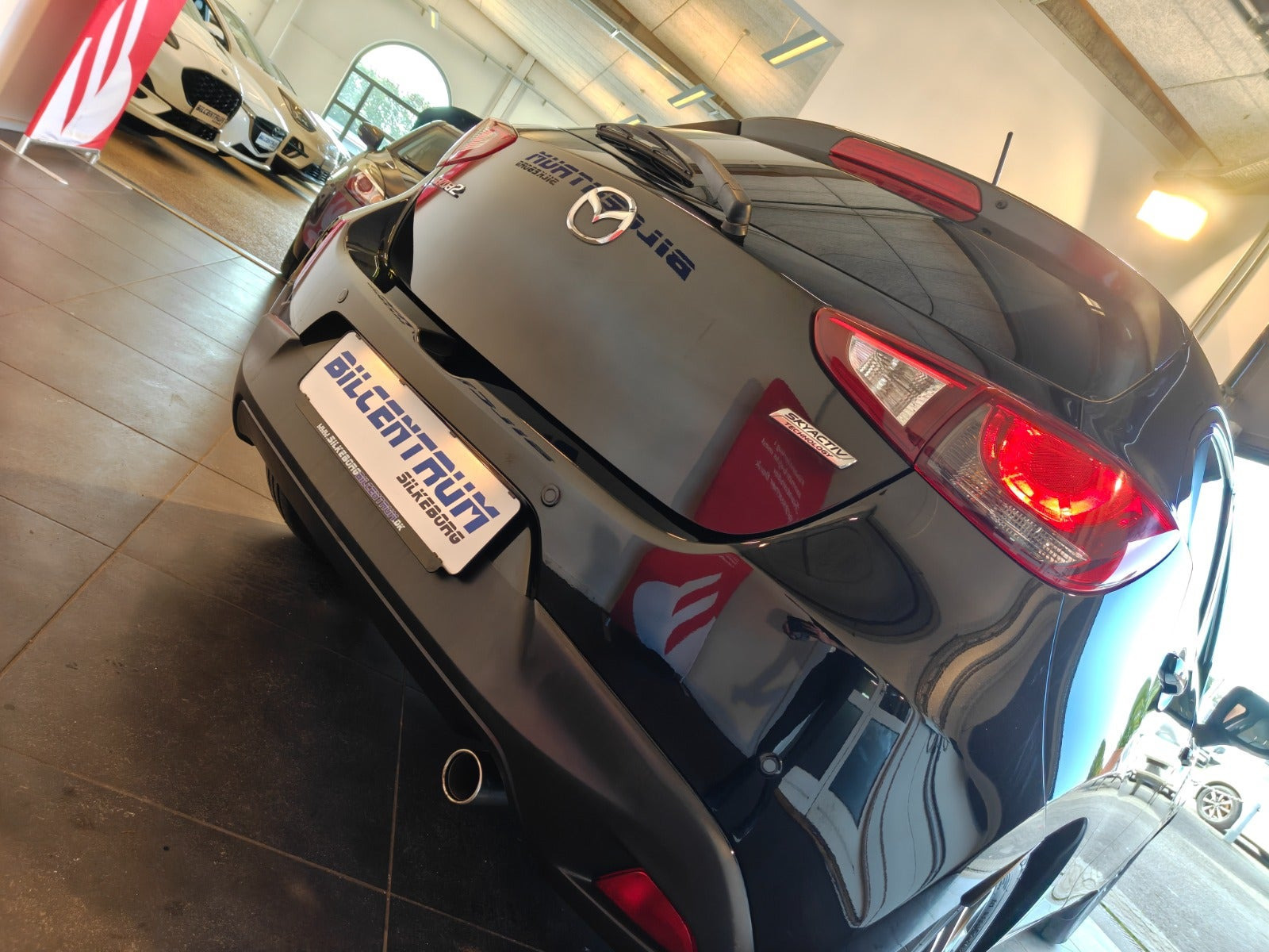 Sort Mazda 2 fra 2015