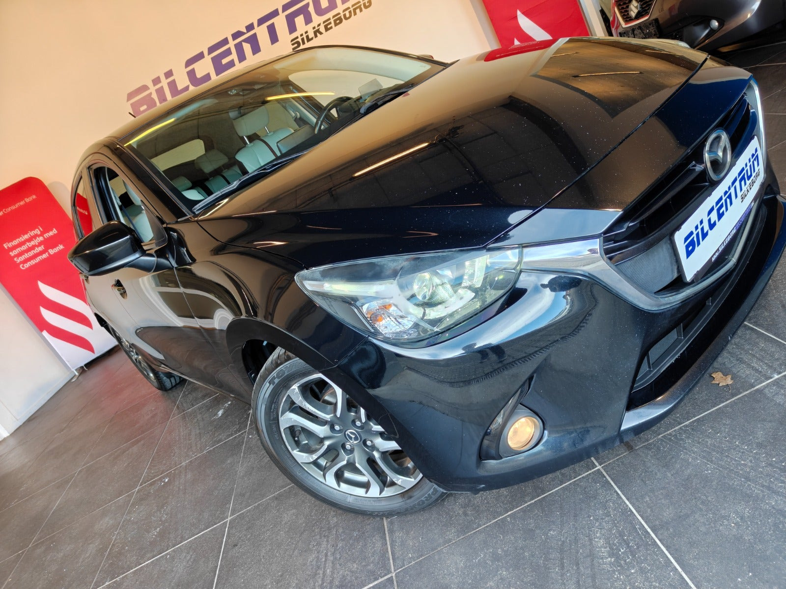 Sort Mazda 2 fra 2015