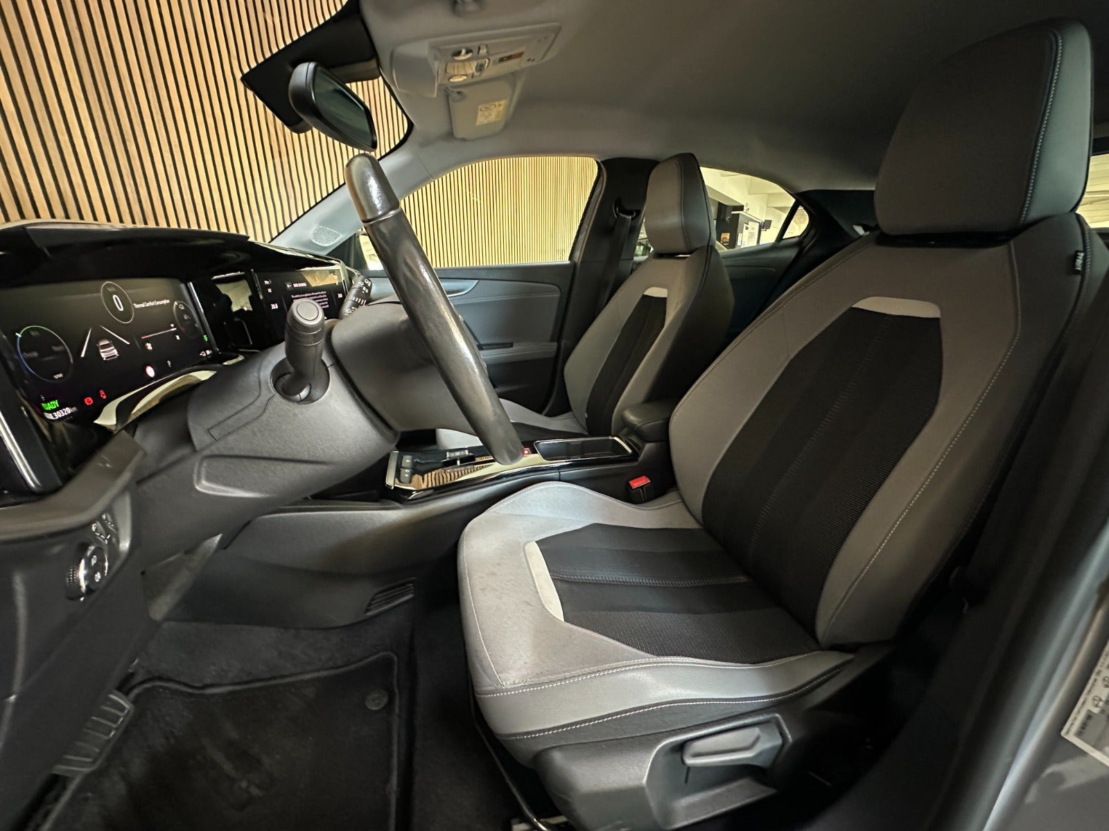 Hvid Opel Mokka-e fra 2021