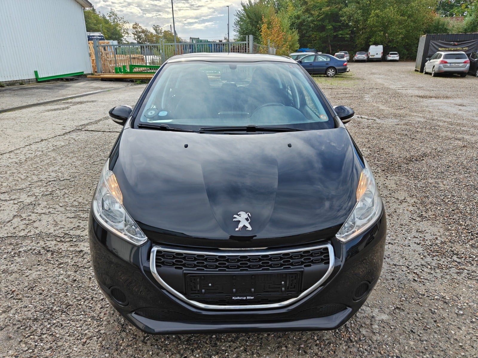 Gul Peugeot 208 fra 2015