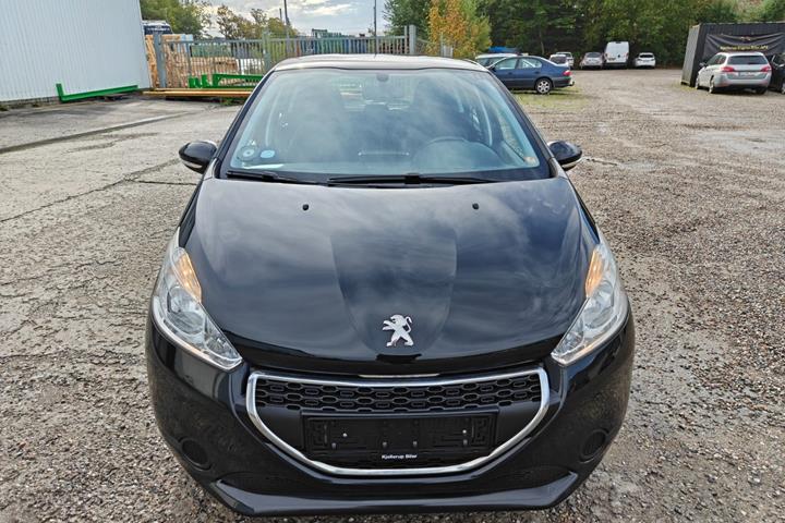 Gul Peugeot 208 fra 2015