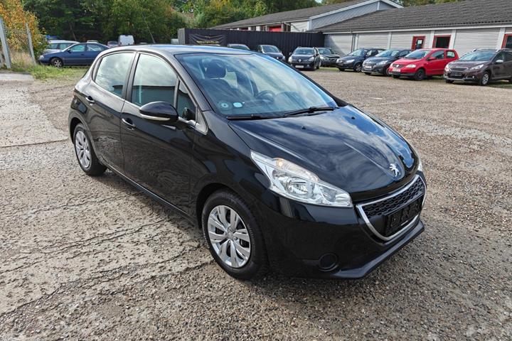 Gul Peugeot 208 fra 2015