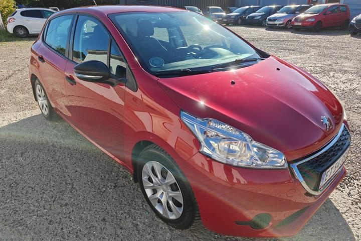 Gul Peugeot 208 fra 2014