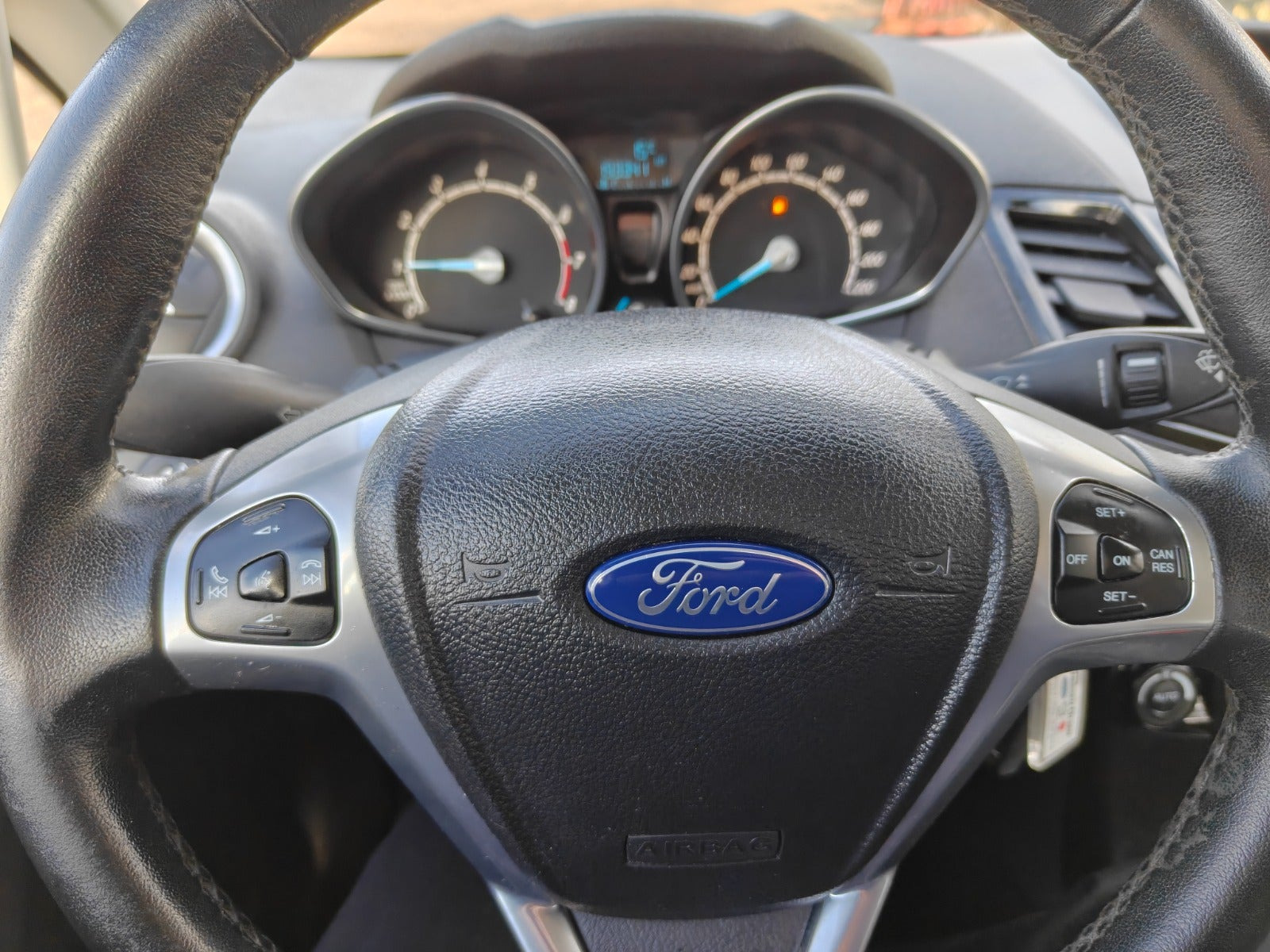 Gul Ford Fiesta fra 2014