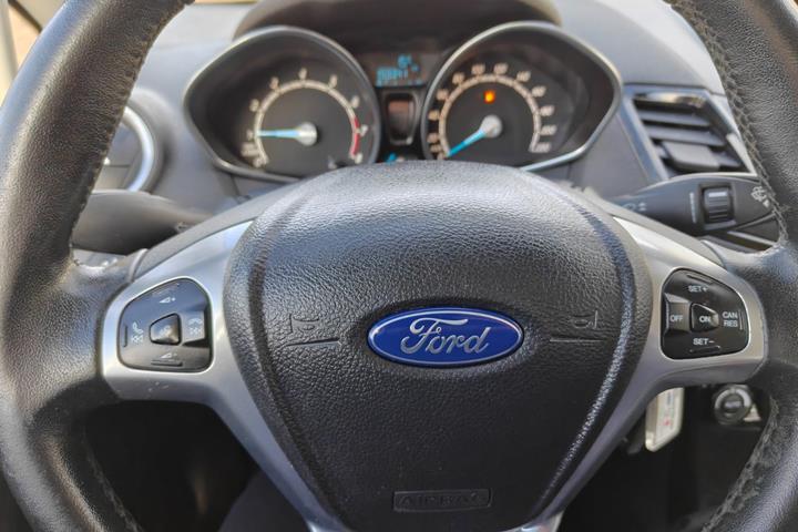 Gul Ford Fiesta fra 2014