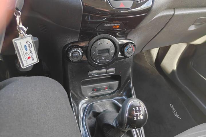 Gul Ford Fiesta fra 2014