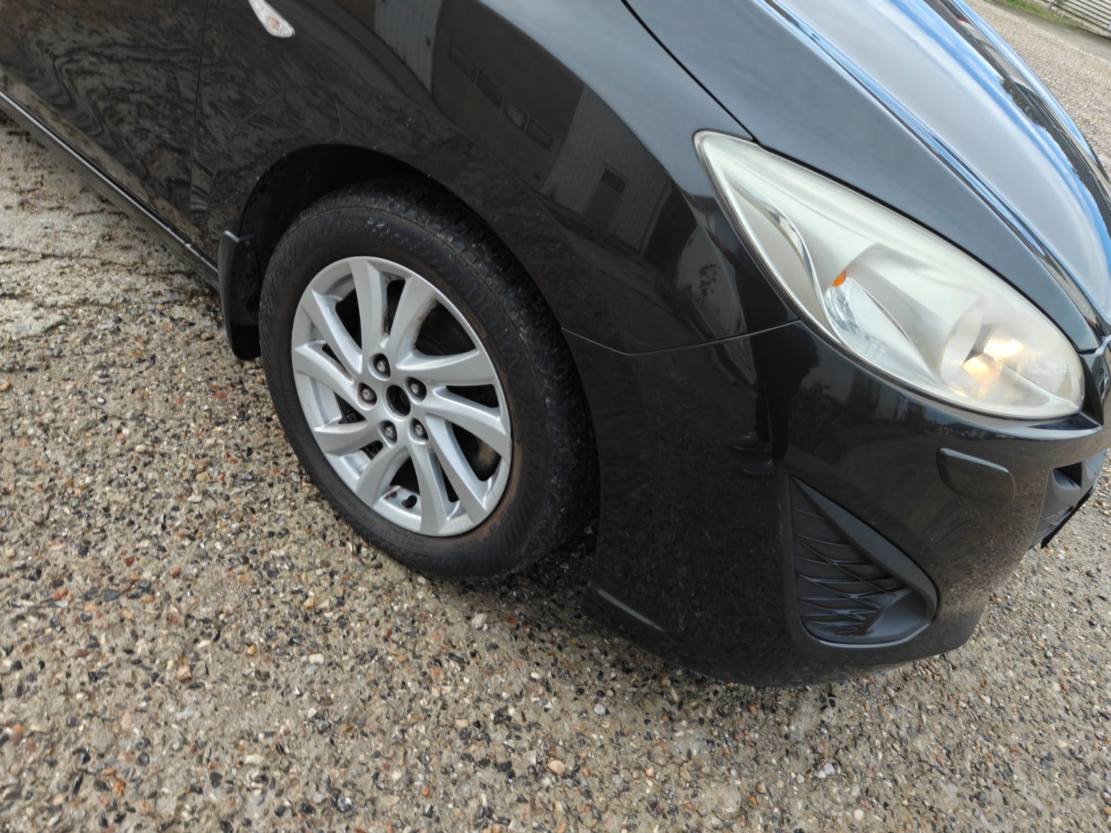 Gul Mazda 5 fra 2011