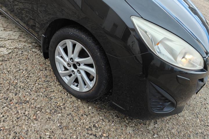 Gul Mazda 5 fra 2011