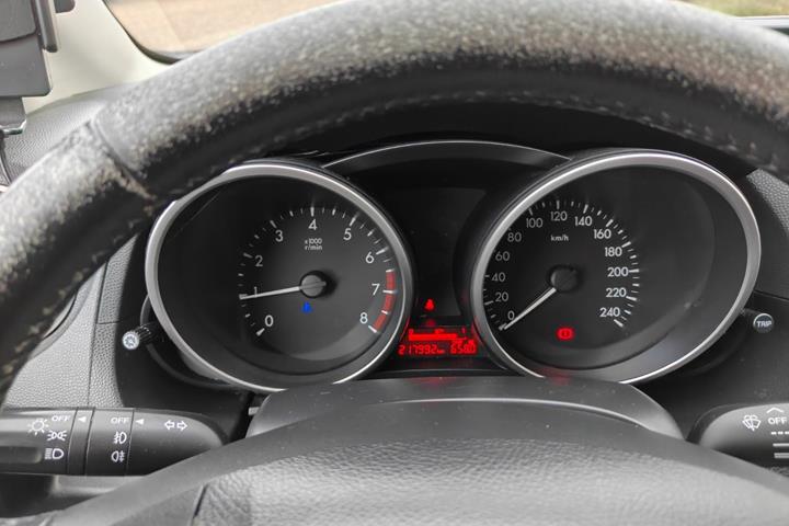 Gul Mazda 5 fra 2011