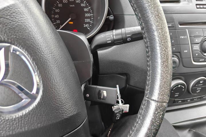 Gul Mazda 5 fra 2011