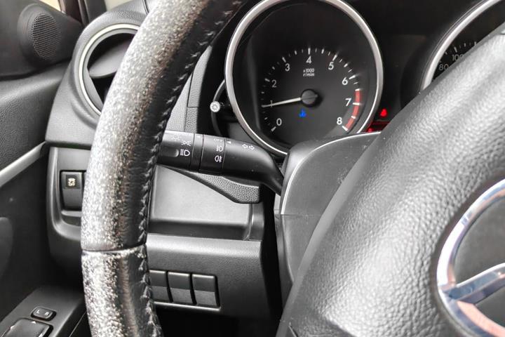 Gul Mazda 5 fra 2011