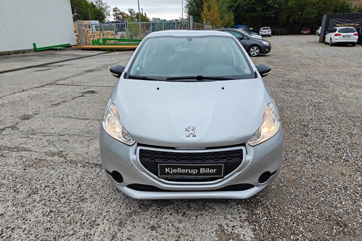 Gul Peugeot 208 fra 2012