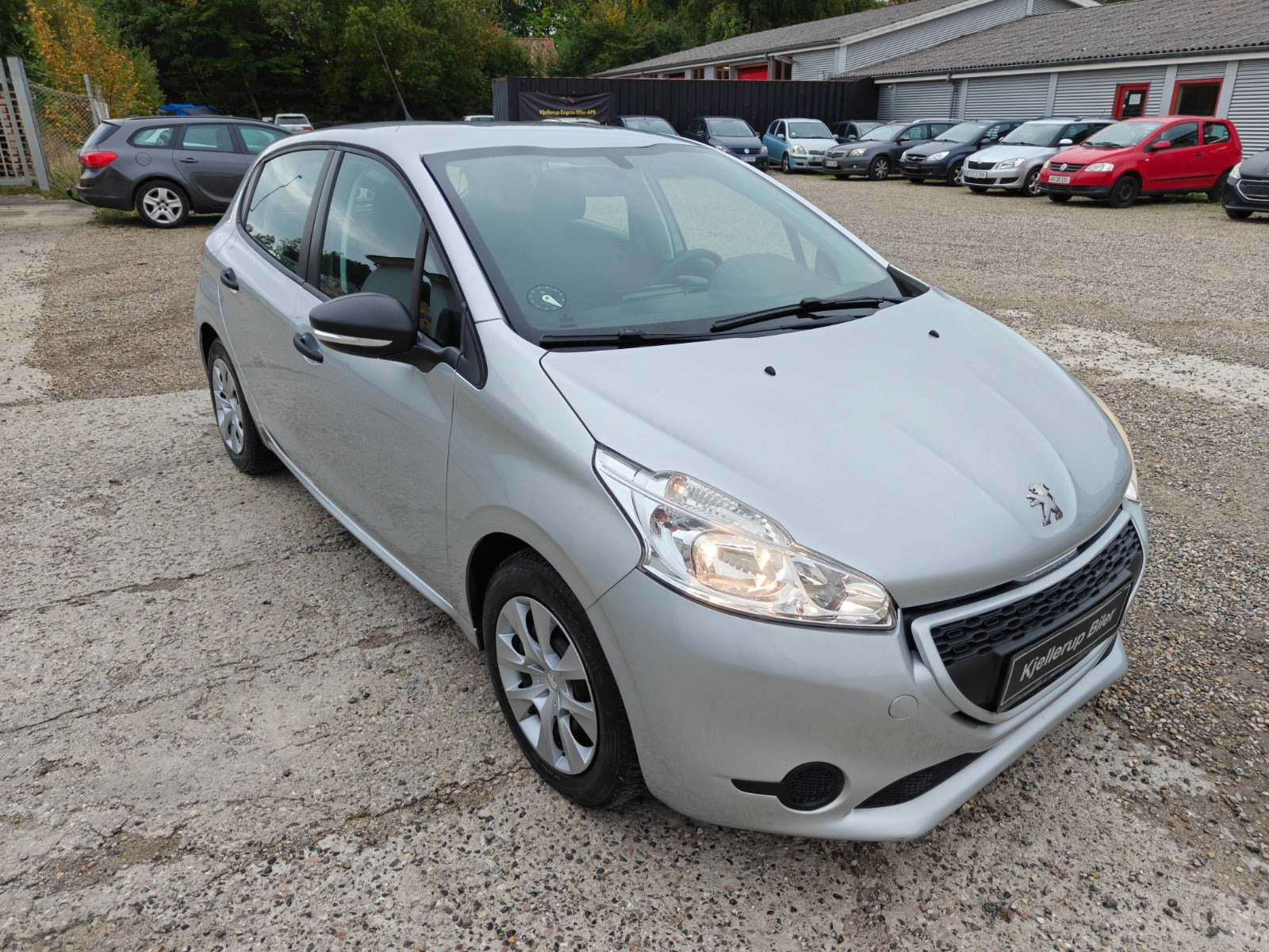 Gul Peugeot 208 fra 2012
