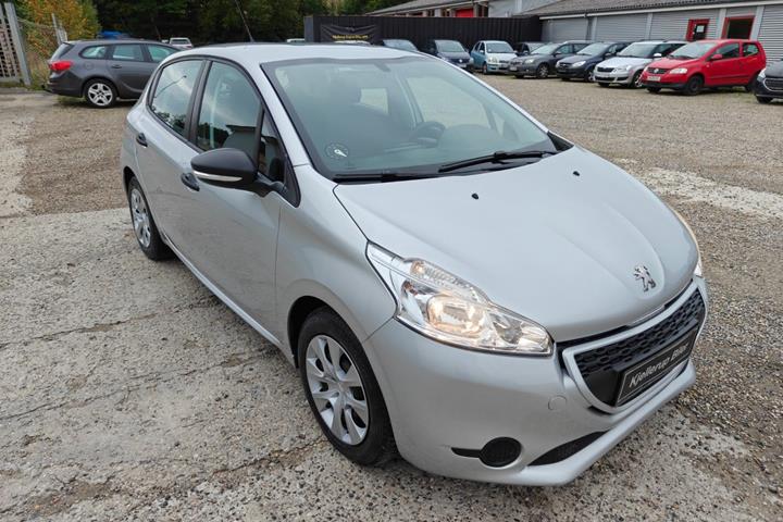 Gul Peugeot 208 fra 2012