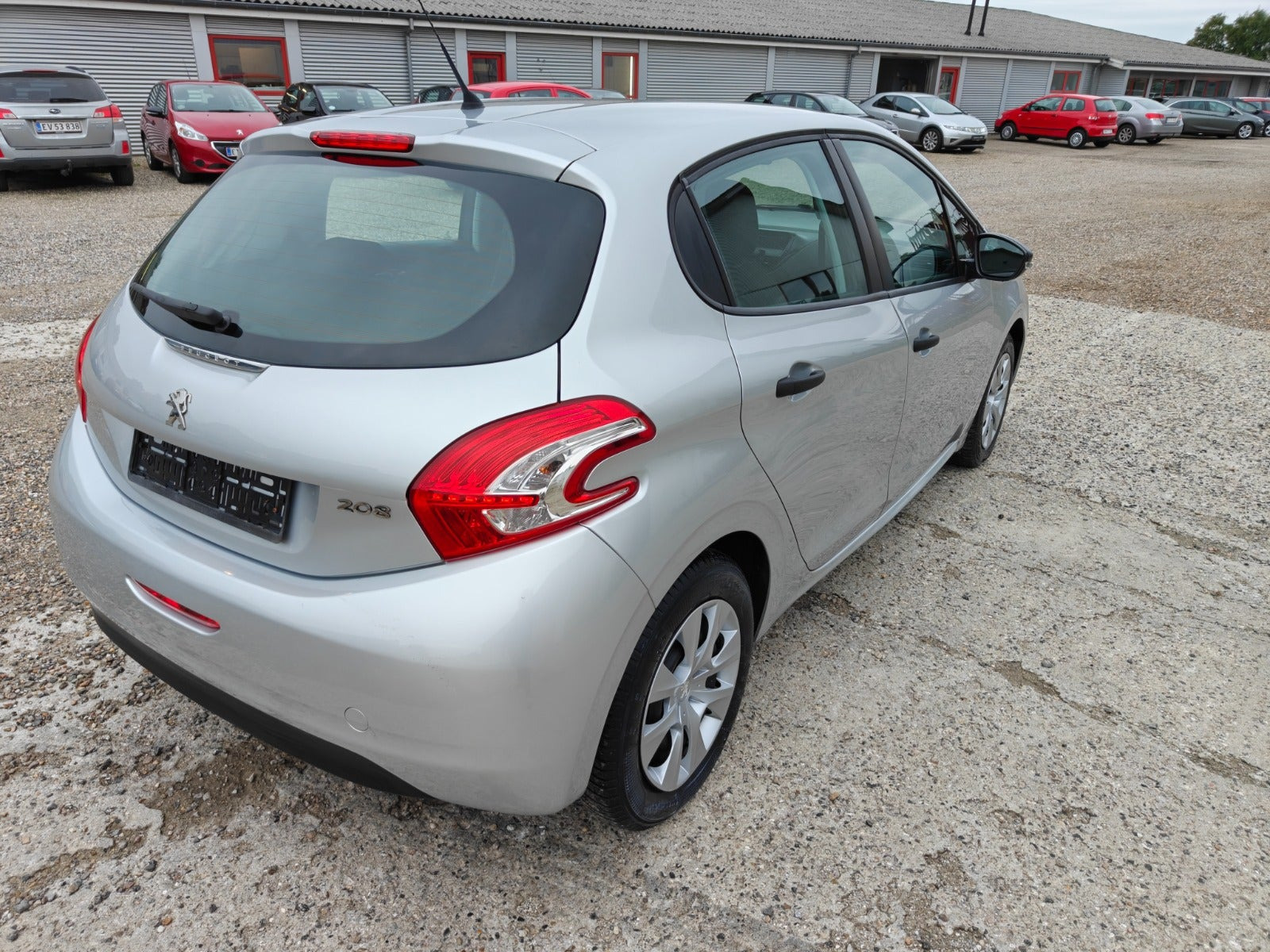 Gul Peugeot 208 fra 2012