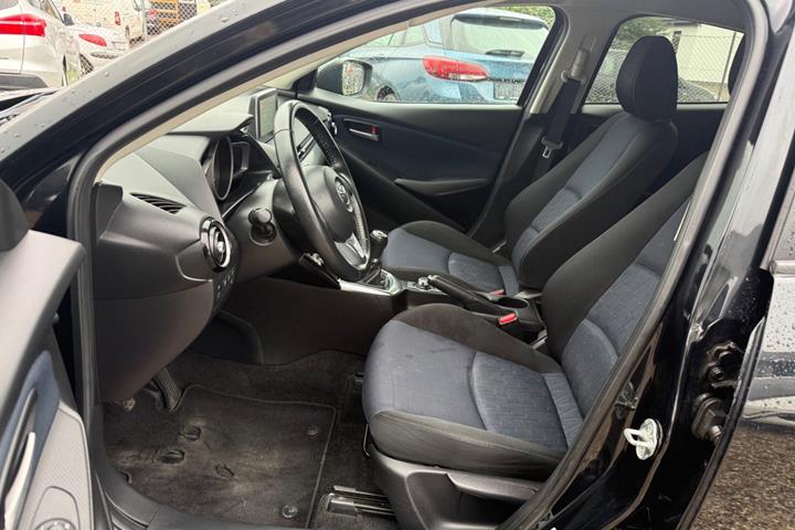 Sort Mazda 2 fra 2015