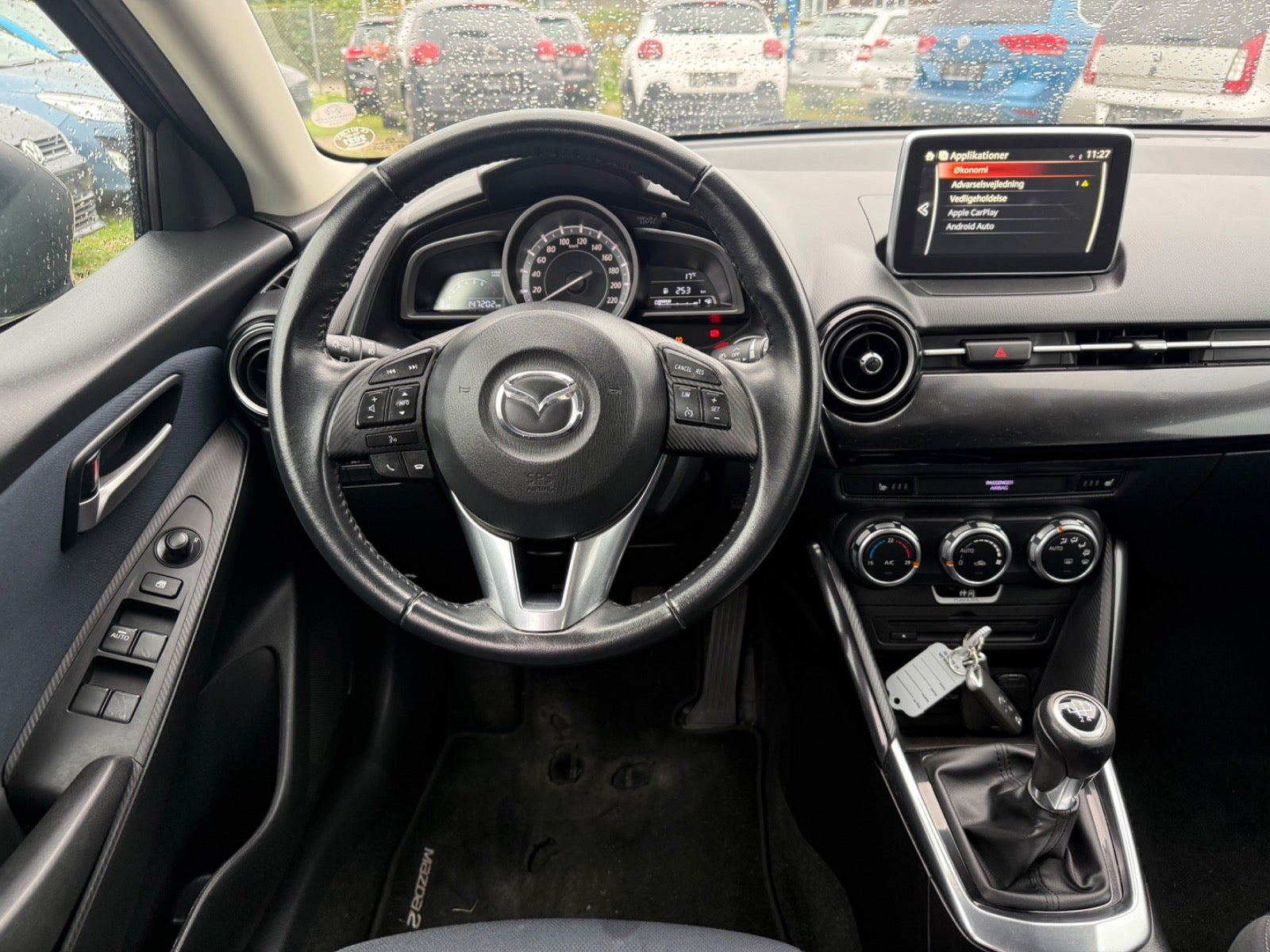Sort Mazda 2 fra 2015