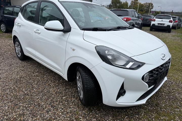 Hvid Hyundai i10 fra 2021